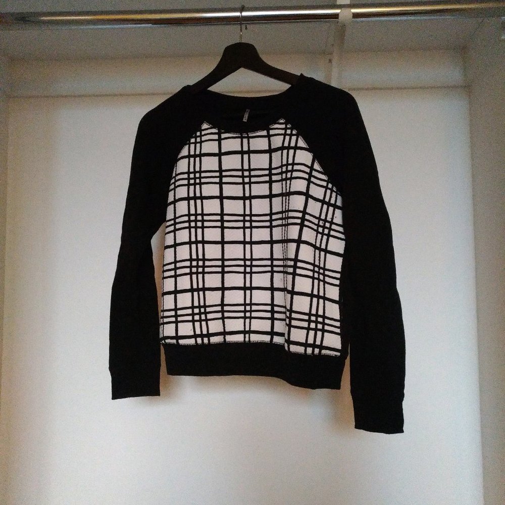 Black & White Crew Neck Stripe Sweater - S
